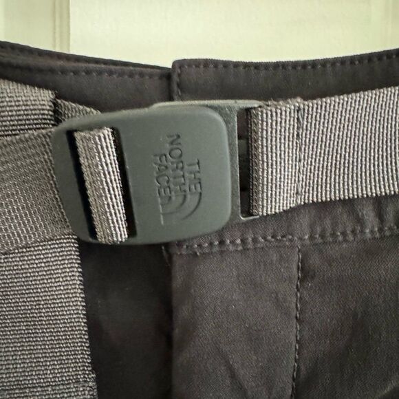 The North Face Paramount Shorts in Black Size 2 - Picture 6 of 8